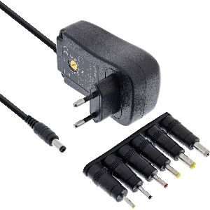 InLine® Universal Steckernetzteil 30W mit USB, 110-240V auf 3-12V, max. 2500mA 26608P