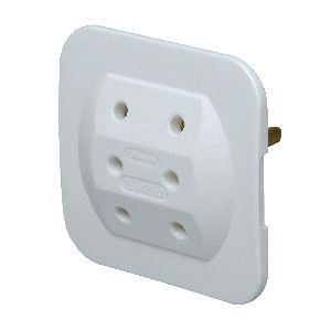 Kopp Steckdosenadapter Euro 3-fach, extra flach, weiß 16731
